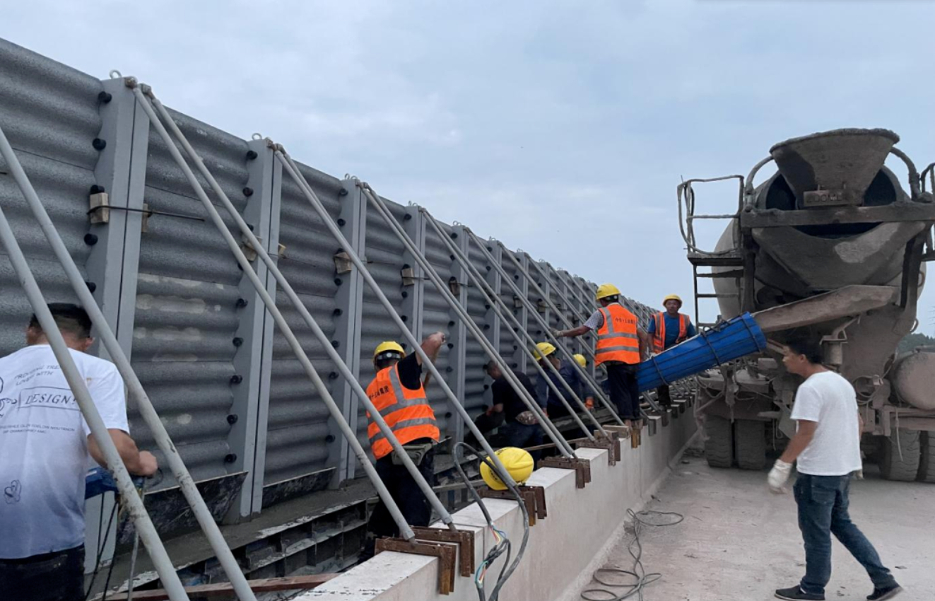 宜路超高强声屏障示范段施工现场