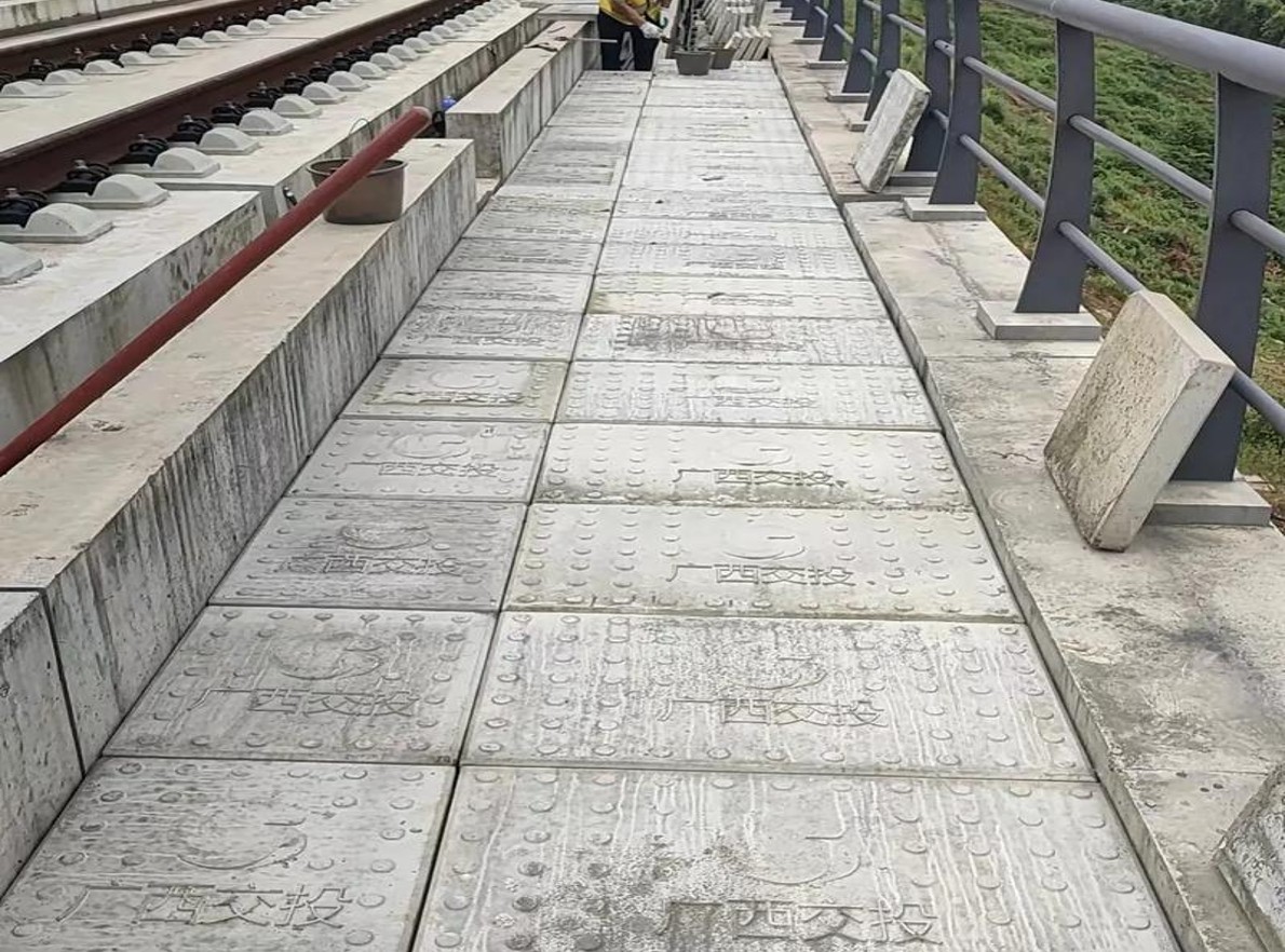 高速铁路桥墩检查围栏钢格栅步板